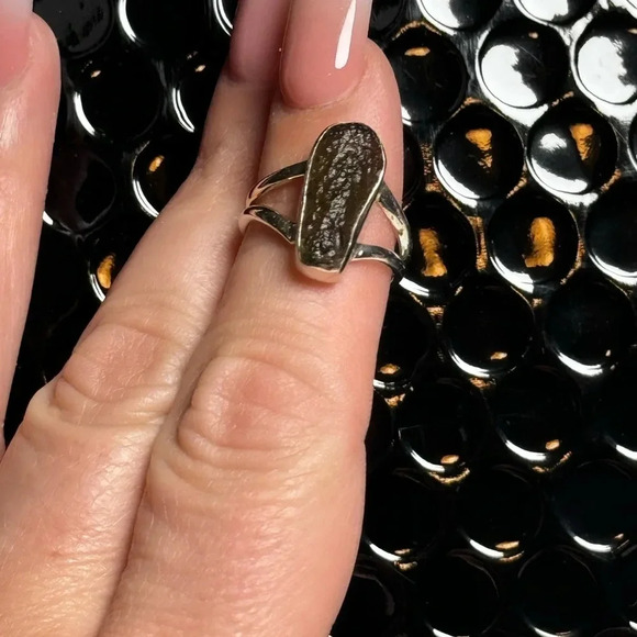 New Moldavite Raw Ring ๐ Size 6 Sterling Silver 925 - Picture 5 of 7